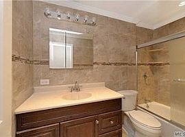 3 Beds 2.5 Baths 2,000 Sqft in Bayside, NY (Photo 9 of 12)