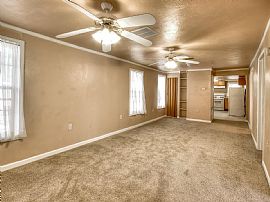 3 Bedroom, 3 Bath, 3 Car Garage, Mainfloor Laundry in Altoona, IA (Photo 2 of 7)