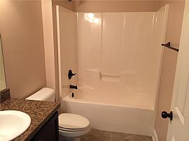 Beautiful 2br/1ba Located Less Than Two Miles From Dogwood Fest in Brandon, MS (Photo 5 of 6)