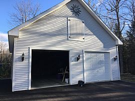 Nice and Clean Place to Live. Very Private Setting on a Dead En in Augusta, ME (Photo 5 of 7)