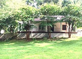 5 Minutes to Downtown Charleston, Wv in Charleston, WV (Photo 3 of 9)