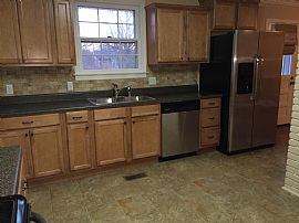 3 Bedroom, 2 Bath Completely Remodeled Home in Bowling Green, KY (Photo 5 of 9)