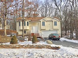 3 Bedroom Bi-Level. 3 Full Baths in East Stroudsburg, PA