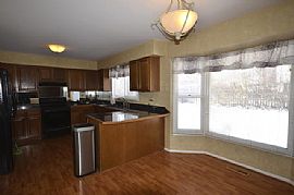 3 Bedroom Bi-Level. 3 Full Baths in East Stroudsburg, PA (Photo 4 of 7)