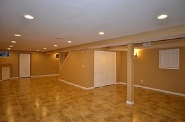 3 Bedroom Bi-Level. 3 Full Baths in East Stroudsburg, PA (Photo 7 of 7)