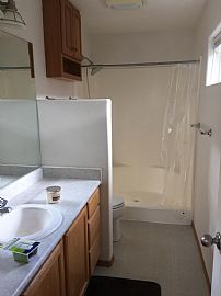3 Bedrooms 2 Full Bathrooms in Lincoln, NE (Photo 6 of 6)