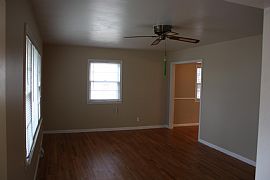 Updated and Spacious 4bd/2.5ba/ in Overland Park, KS (Photo 3 of 10)