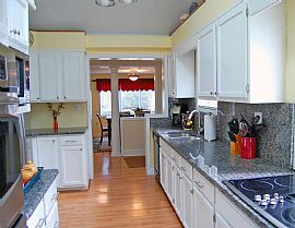 Fully Furnished 3 Bedroom/2.5 Bathroom Home in Annapolis in Annapolis, MD (Photo 3 of 7)