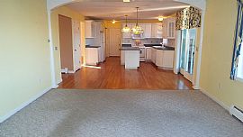 Spacious Ranch with 4 Bedrooms and 2.5 Baths in Portsmouth, RI (Photo 5 of 12)