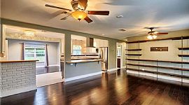 Beautifully Updated 3bed 2bath, Move-In Ready Home on An Extra in Austin, TX (Photo 3 of 11)