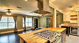Beautifully Updated 3bed 2bath, Move-In Ready Home on An Extra in Austin, TX (Photo 6 of 11)