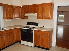 145 Columbia Ave, Warwick, Ri 02888 3 Beds 1 Baths 1,214 Sqf in Warwick, RI (Photo 2 of 7)