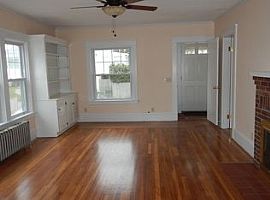 145 Columbia Ave, Warwick, Ri 02888 3 Beds 1 Baths 1,214 Sqf in Warwick, RI (Photo 3 of 7)