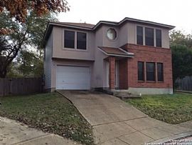 Awesome 3 Bedroom 2 1/2 Bath Home in a Great Little Gated Commu in San Antonio, TX