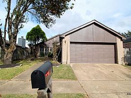 Great Location! Easy Access to Highway 59, Alt-90 and Beltway 8 in Houston, TX