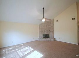 Great Location! Easy Access to Highway 59, Alt-90 and Beltway 8 in Houston, TX (Photo 2 of 5)