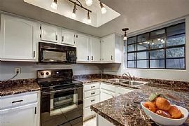 Amazing Town House Available Now! in Phoenix, AZ (Photo 4 of 8)