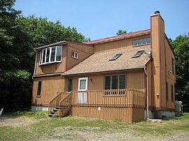 3 Bedroom, 2 Bath Contemporary Home Features Cathedral Ceilings in Albrightsville, PA