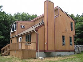 3 Bedroom, 2 Bath Contemporary Home Features Cathedral Ceilings in Albrightsville, PA (Photo 2 of 7)