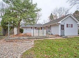  1911 David Dr, Champaign, Il 61821 4 Beds 2 Baths 1,789 Sqft in Champaign, IL (Photo 6 of 6)