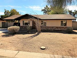 Clean and Move in Ready. 3 Bedroom 1.75 Bath in The Heart of Ca in Casa Grande, AZ
