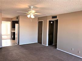 Clean and Move in Ready. 3 Bedroom 1.75 Bath in The Heart of Ca in Casa Grande, AZ (Photo 3 of 7)
