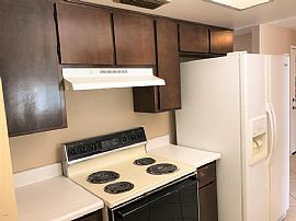 Clean and Move in Ready. 3 Bedroom 1.75 Bath in The Heart of Ca in Casa Grande, AZ (Photo 4 of 7)