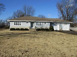 Great Home in a Prime Location with a Large, Private Yard, Clos in Nixa, MO
