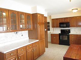 Great Home in a Prime Location with a Large, Private Yard, Clos in Nixa, MO (Photo 4 of 8)