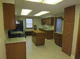 Super House with Incredible Room Throughout in Saint Paul, MN (Photo 2 of 6)