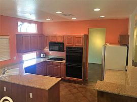 3 Bedroom House in Boulder City, NV (Photo 4 of 8)
