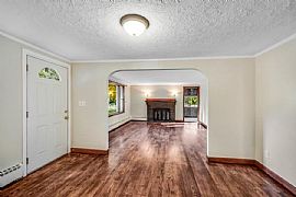 3 Bedroom House in Framingham, MA (Photo 6 of 9)