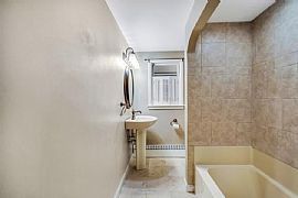 3 Bedroom House in Framingham, MA (Photo 7 of 9)