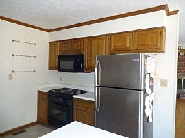 Charming Well Maintained Home Located in a Quiet Neighborhood in Fayetteville, NC (Photo 4 of 7)