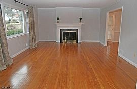 Newly Updated Top to Bottom, This Warm and Welcoming Cul-De-Sac in Summit, NJ (Photo 2 of 9)