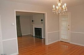 Newly Updated Top to Bottom, This Warm and Welcoming Cul-De-Sac in Summit, NJ (Photo 4 of 9)