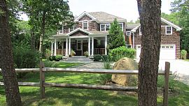 4 Beds 4 Baths 2,886 Sqft in East Hampton, NY (Photo 2 of 12)