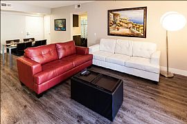 Spacious and Elegant 1bed/2bath Condo in Los Angeles, CA (Photo 4 of 12)