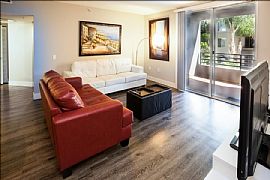 Spacious and Elegant 1bed/2bath Condo in Los Angeles, CA (Photo 5 of 12)