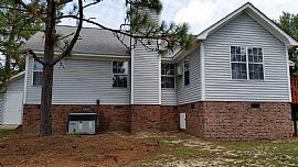 Great 1 Story 3br Full Bath and 2 Additional Bdr 2 Car Garage in Columbia, SC (Photo 3 of 12)