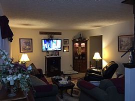 202 Rose Lane St Se, North Canton, Oh 44720 2 Beds 1.5 Baths -- in North Canton, OH (Photo 2 of 6)