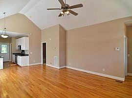 Charming 3 Bedroom Home on Cul-De-Sac in Columbia, SC (Photo 2 of 10)