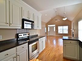 Charming 3 Bedroom Home on Cul-De-Sac in Columbia, SC (Photo 6 of 10)