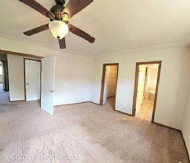 Charming 4 Br Spacious/open + Garage In-Unit Laundry in Everett, WA (Photo 3 of 4)
