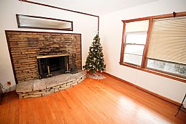 Super Cozy Single Family Home Located Conveniently on Madison'S in Madison, WI (Photo 3 of 6)