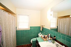 Super Cozy Single Family Home Located Conveniently on Madison'S in Madison, WI (Photo 5 of 6)