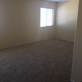 House For Rent in Victorville, CA (Photo 2 of 12)