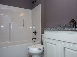 4 Beds 3 Baths 2,339 Sqft in Antioch, IL (Photo 11 of 12)