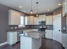 4 Beds 3 Baths 2,339 Sqft in Antioch, IL (Photo 8 of 12)