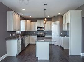 4 Beds 3 Baths 2,339 Sqft in Antioch, IL (Photo 9 of 12)